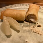 酒井商会 - のど黒と干し舞茸の春巻き 梨のガリと藻塩