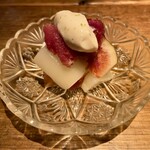 酒井商会 - いちじくとずいき 馬肉の生ハムの白和え