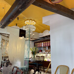 銀座みゆき館 - シャンデリア！！ガレっぽい照明もある。