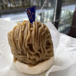 銀座みゆき館 - 土台がメレンゲ。そして生クリーム。栗クリーム。この構成のモンブランが好きです。