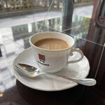 銀座みゆき館 - コーヒーがたっぷりで、モンブランを食べた後はミルクと砂糖を投入で楽しみました。