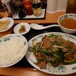 日高屋 - ニラレバ炒め定食