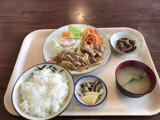 Benten - 焼き肉定食（税込み８００円）