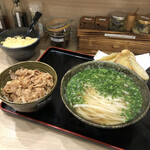 Honkakuha Hakata Udon Hasida Taikiti - ごぼう天うどん¥600、肉飯¥380