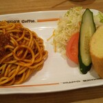 珈琲所コメダ珈琲店 - パスタ！真ん中のスペース…空いてると、何か損した感が(笑)！