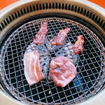 Yakiniku Sanzenri - 肉オンザ網