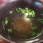 シュエターニ - スープ：ホワイトペパーの効いたエビだしすまし汁。懐かしい味。