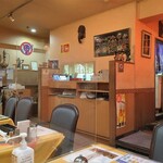 コロンボ - 広くて落ち着いた店内