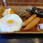 Obentou No Hirai - 目玉焼きとウインナーの定番のおかず