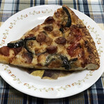 ブーランジェリー スドウ - 茄子とソーセージのピザ