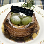 ブーランジェリー スドウ - シャインマスカットを丸ごと使ったデニッシュ！