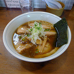 醤油ラーメン全部入り950円なり