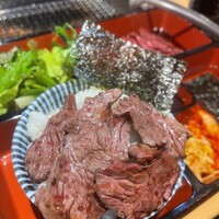 焼肉 黒田 - ハラミ定食　1000円　+　肉増し　300円
                    ご飯お代わり無料