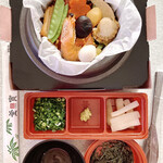 釜寅 - 料理写真:特上五目釜飯1way容器 1609円