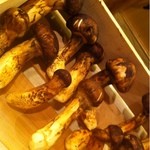 銀座 しまだ - 松茸。頼んでませんが、ほぼ原価ですよーって、言ってました。なんと良心的な。泣