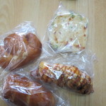峠のパン屋 - この中から選んで買って帰ったパンは４種類です。
             