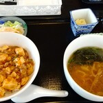 Shanhai Hausu - C 海老入り麻婆丼と半ラーメン（990円）