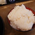 横浜家系ラーメン 道三家 - ライスは粒が潰れて玉になってしまってる