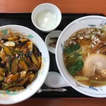 中華市場 炒 - '21/09/30 茄子丼とラーメン（税込935円）