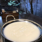 Naramachitoufuanko ndou - 豆乳湯豆腐。こちらはシェアしたので1人前。