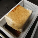 上原豆腐店 - 料理写真:もめん豆腐 一丁 200円　(写真は半丁)