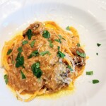 La Brianza - バターナッツかぼちゃとラムラグーパスタ。コクのある味わいなのに後味が軽やか♪重くない。お肉たっぷりまったり食べ口、ハロウィン近づくシーズンにぴったりね〜(^^)