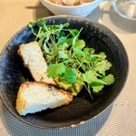 La Brianza - アボカドグリンピースワカモレディップパクチースプラウト添えて。やわらかく香りおだやかなパクチースプラウトがとても素敵なアクセント☆ サクッと焼かれたパンにたっぷり乗せて楽しみました♡