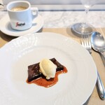 La Brianza - ボネピエモンテーゼミルクジェラート。秋冬になってくるとショコラのドルチェがより美味しく楽しめますね〜 秋の到来感じます☆