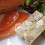 三日月 - サーモンマリネと豚肉のパテ