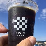 IDO CAFE - 青空に濃いコーヒーが映える