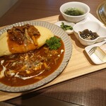 ジューシー・ディッシュ　焼肉南大門 - 牛丼とキノコのデミオムライス 1,320円(税込)