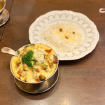 トマト - 和牛ビーフジャワカレー・季節の野菜・チーズ入り