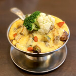 トマト - 和牛ビーフジャワカレー・季節の野菜・チーズ入り