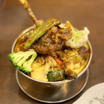 トマト - 和牛ビーフジャワカレー・季節の野菜・チーズ入り