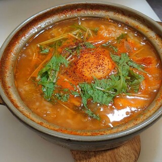 【〆にオススメ！】人気のとり雑炊や激辛キムチ雑炊をどうぞ