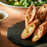 Minced chicken, mozzarella & basil Garrettes spring rolls