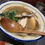 烈志笑魚油 麺香房 三く - 大きめの煮干し