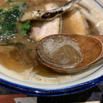 烈志笑魚油 麺香房 三く - 煮干し風味の濃いスープ