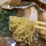 烈志笑魚油 麺香房 三く - つやつやの細ちぢれ麺
