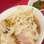 ラーメン二郎 - ラーメン半分＋ニンニク多め＋青ネギ