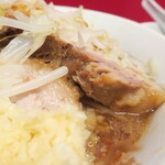 ラーメン二郎 - 豚の厚み