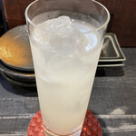 圭蔵 - 二十世紀梨サワーでスタート。太い地元の甘エビのまくらは〆さば。白バイもあれば必ず。 原木舞茸の天ぷら、白茄子の焼き