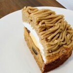 アン フルティエール - 超旨い！
      高い見た目映えな絞りたてモンブランソフトより数ランク上の味