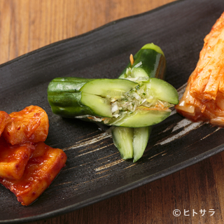 Yakiniku Okuu - 上品なピリ辛が後引く美味しさ『キムチの3種盛り合わせ』