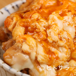 Yakitori Soruto - プリプリの鶏肉にトロトロの卵がマッチ。自家製パイタンスープを使った、一味違う仕上がりの『親子丼』