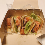 チャウ - トマトがコロコロしてたり、ベーコンが香ばしかったり、独自性がございます。