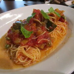 伊酒リア - フルーツトマトの冷製カッペリーニ色々な野菜と共に