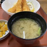 レストラン中央 - わかめの味噌汁