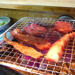 炭火焼肉 やまもと - 上バラ・上ロース・上カルビ焼いているとこ＠2009/5