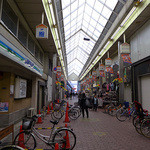 昔懐かしい雰囲気の「空堀(からほり)商店街」の中に旧ヤム邸はある